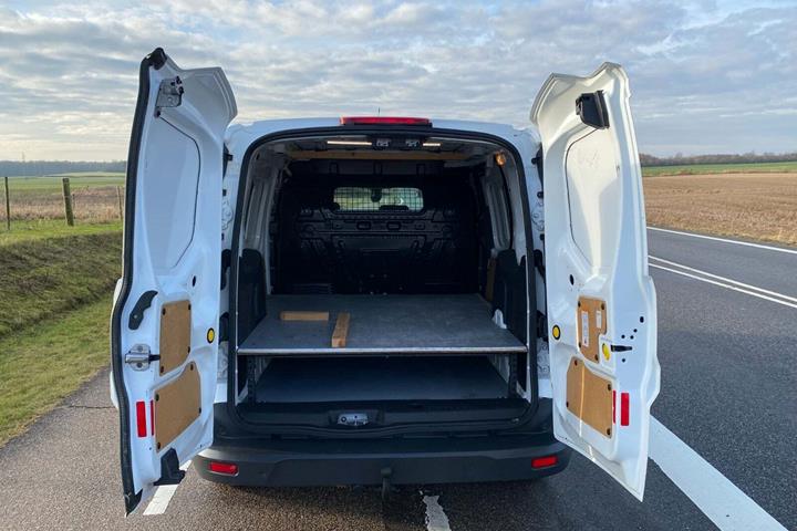 Hvid Ford Transit Connect fra 2015