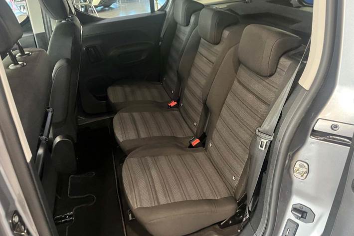 Sølv Opel Combo-e Life fra 2023