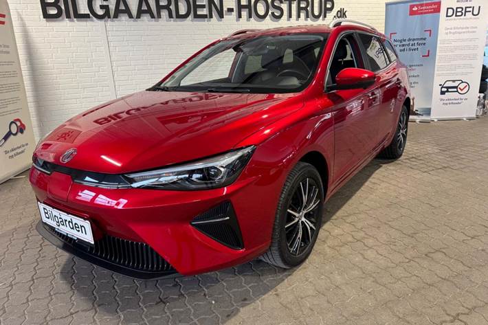 Rød MG 5 fra 2022 set udefra