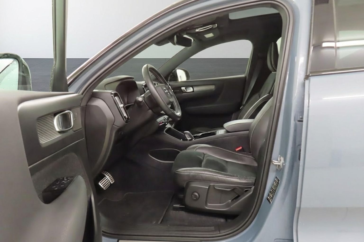 Grå Volvo XC40 fra 2021