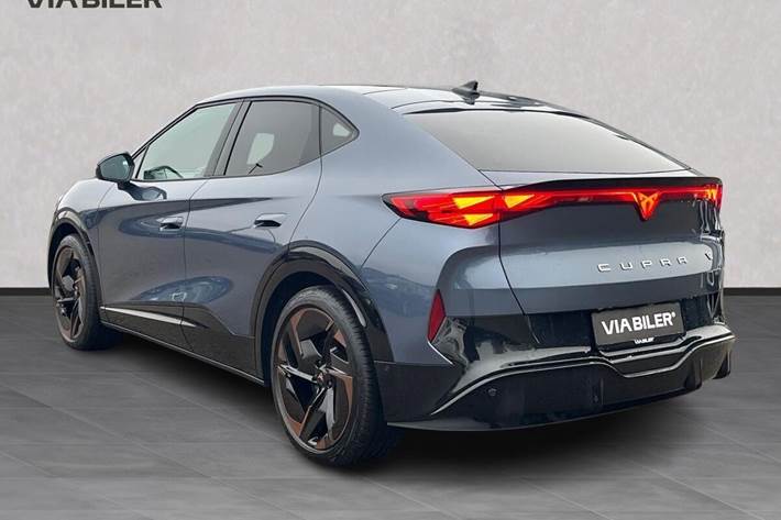 Blå Cupra Tavascan fra 2024