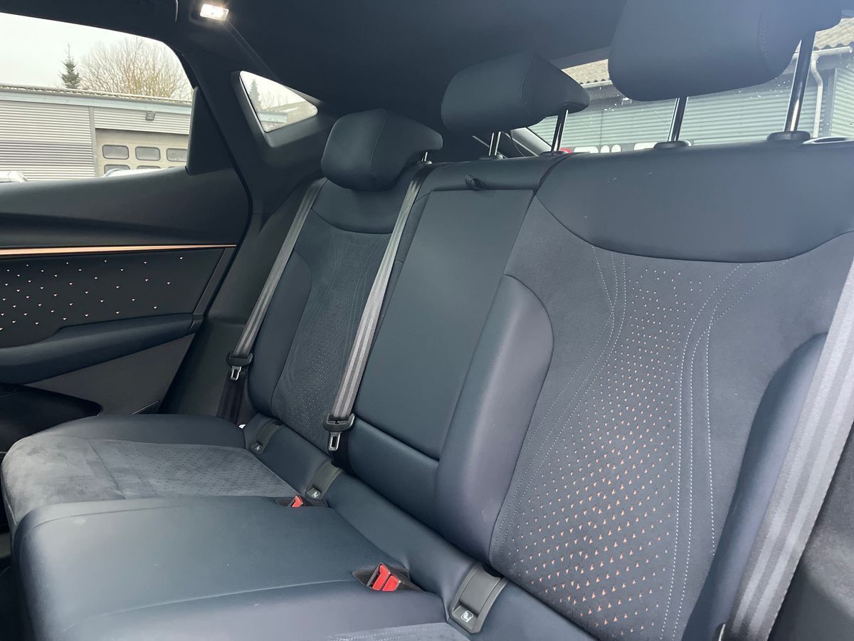 Blå Cupra Tavascan fra 2024