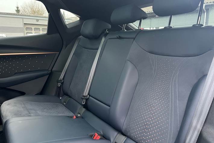 Blå Cupra Tavascan fra 2024