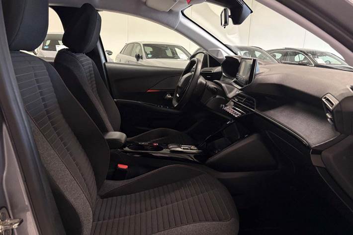 Grå Peugeot e-208 fra 2023