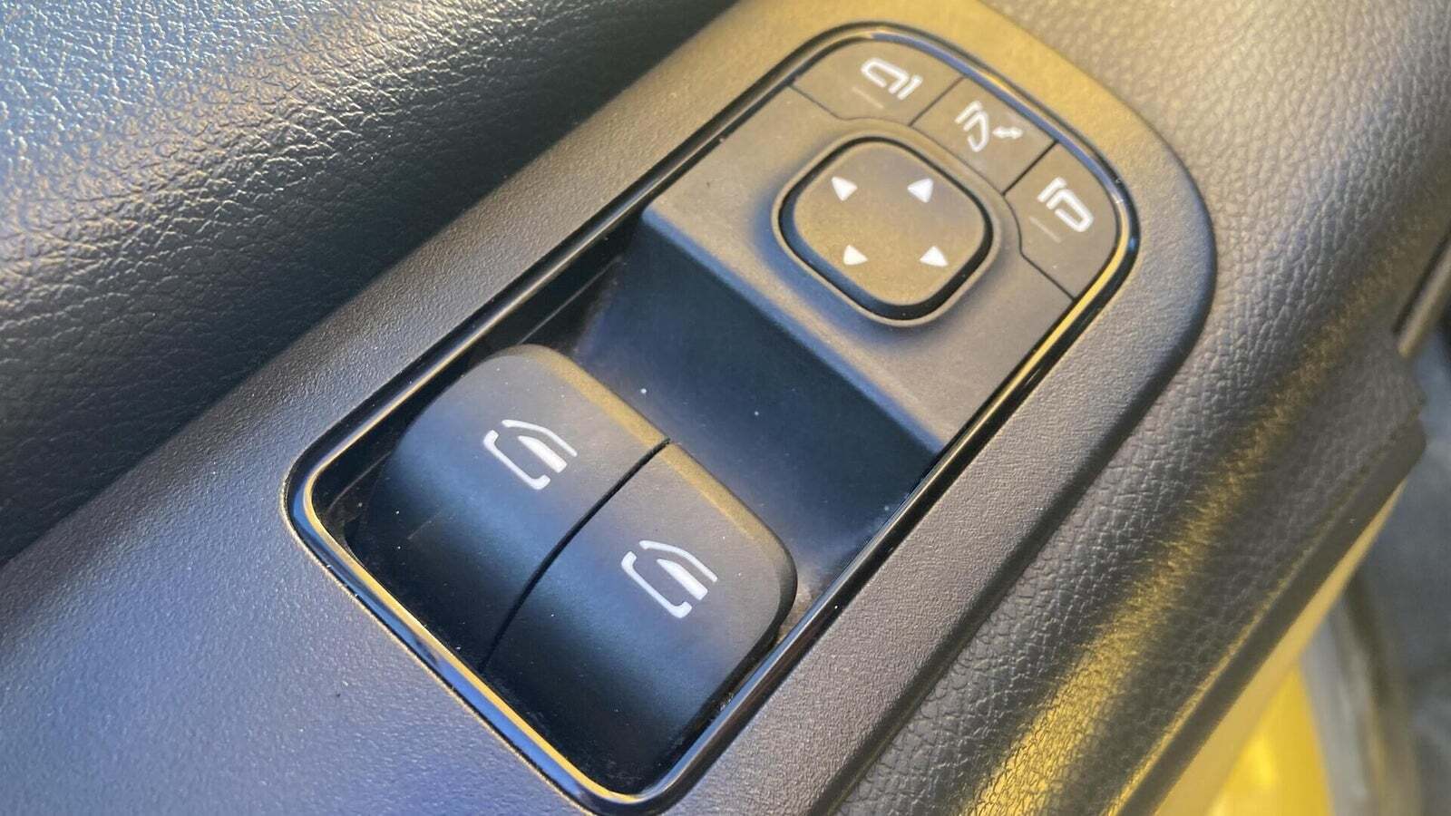 Gul Mercedes Sprinter 317 fra 2021