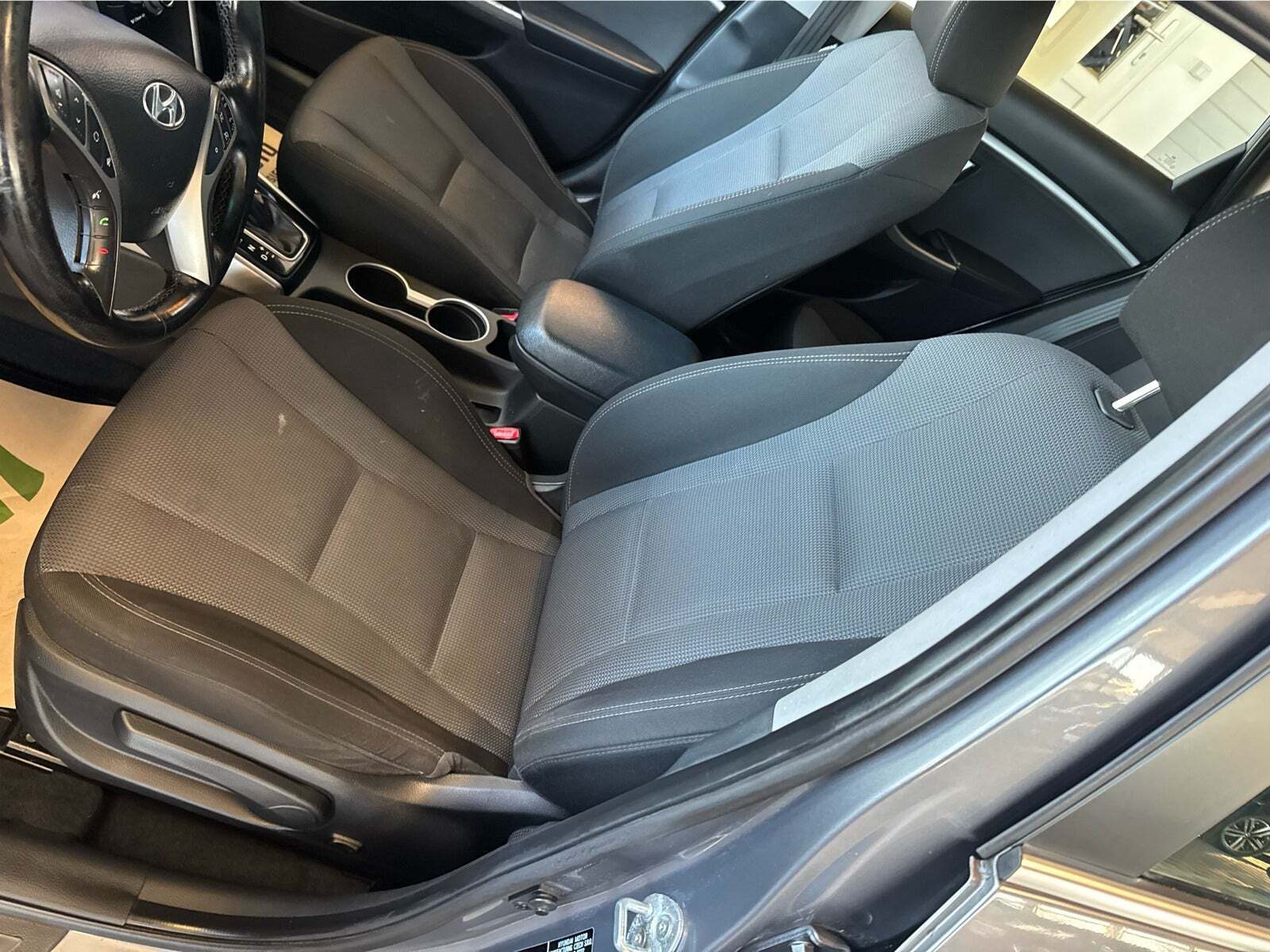 Grå Hyundai i30 fra 2015