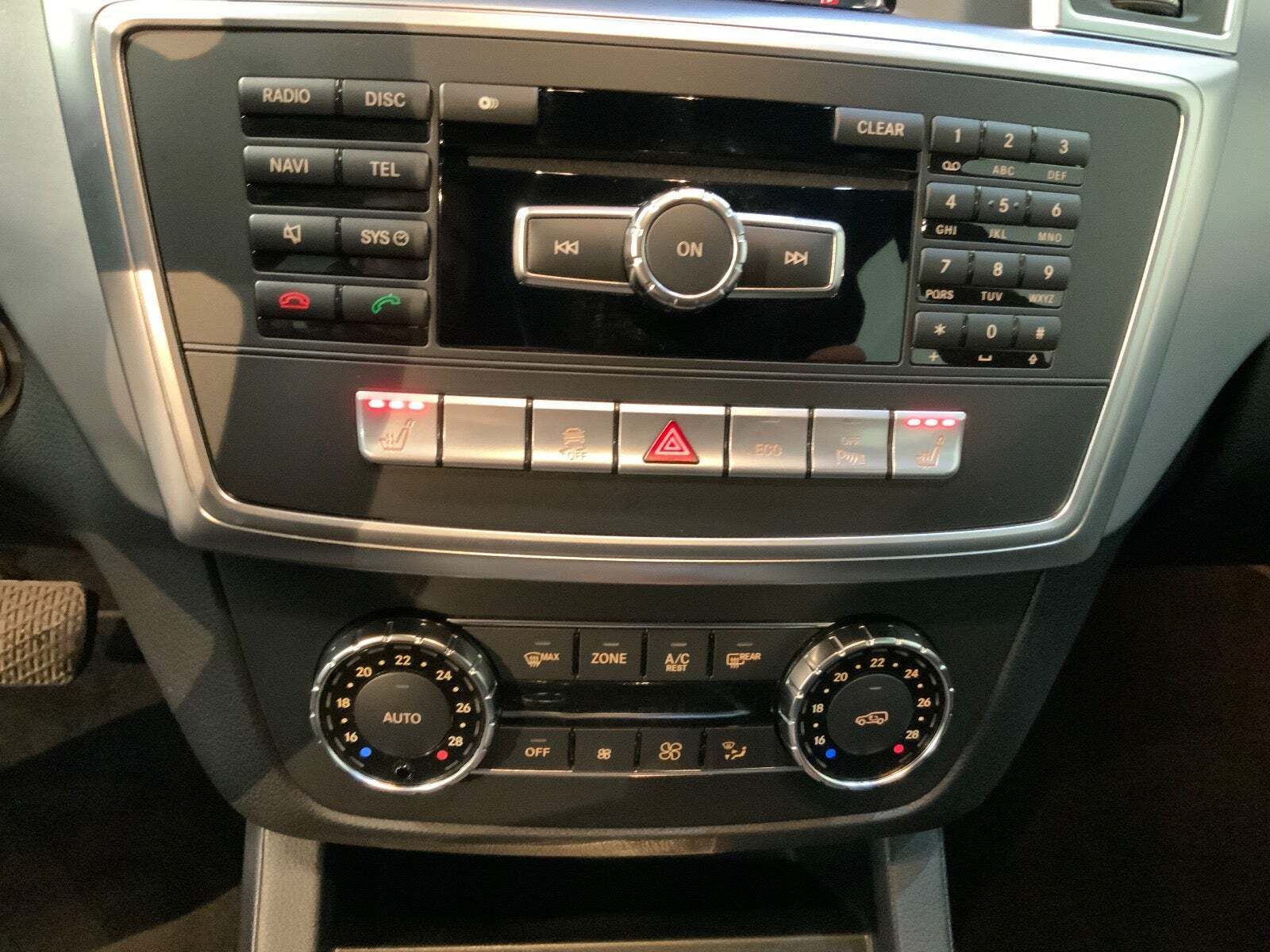 Grå Mercedes ML350 fra 2013