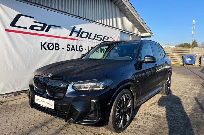 Sort BMW iX3 fra 2022 set udefra