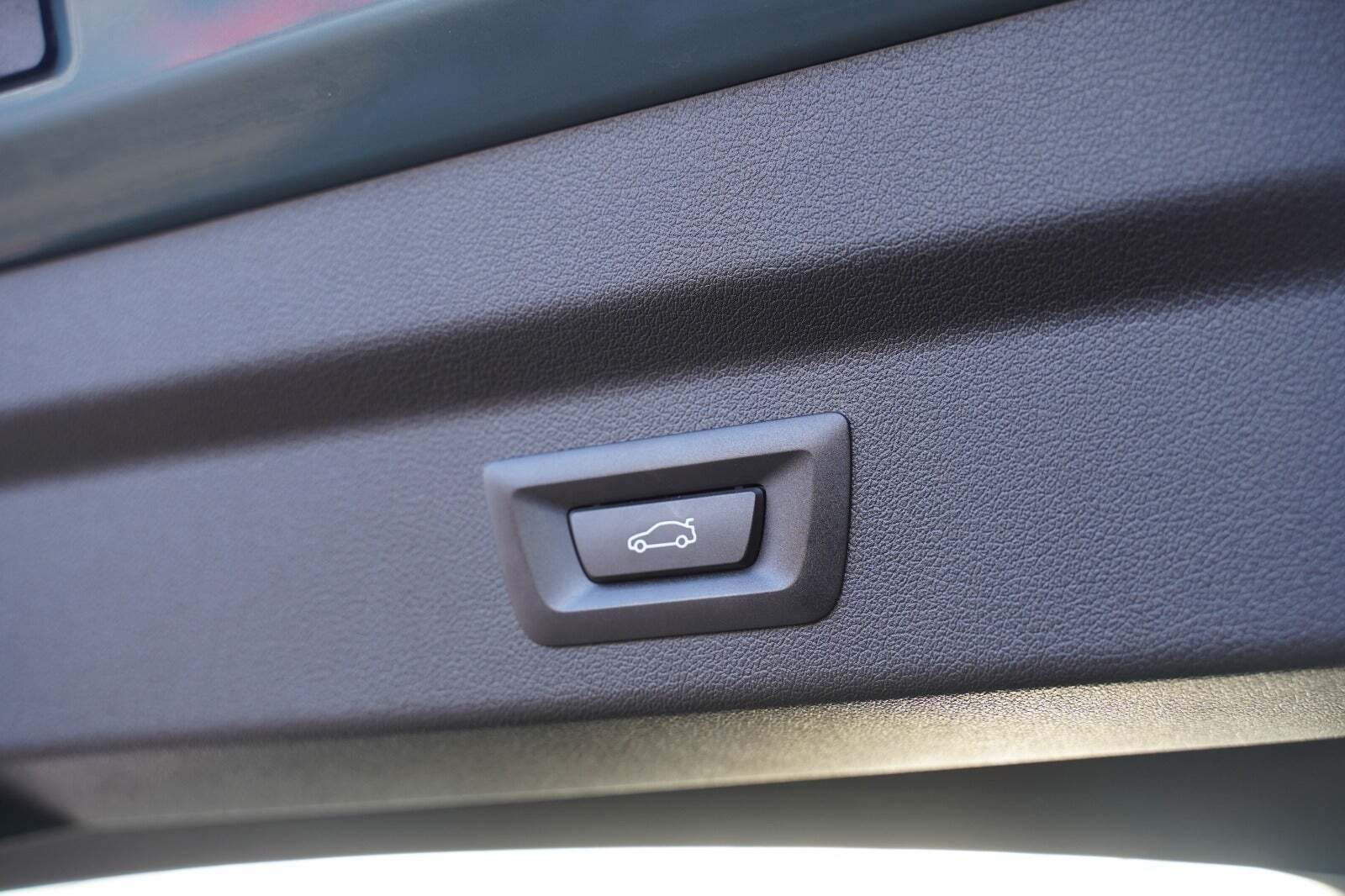 Blå BMW iX2 fra 2024