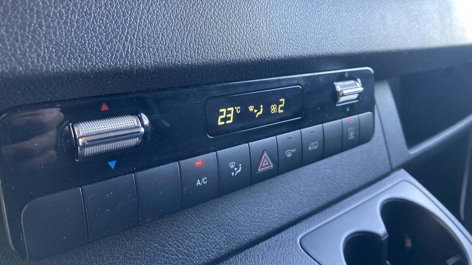 Hvid Mercedes Sprinter 317 fra 2023