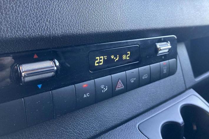 Hvid Mercedes Sprinter 317 fra 2023