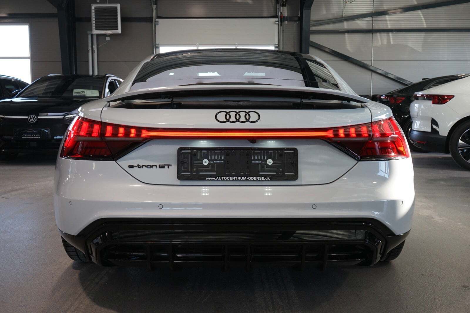 Hvid Audi e-tron GT fra 2023