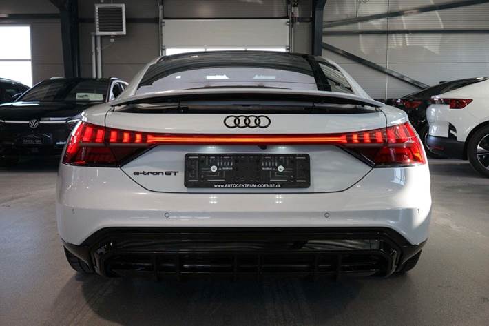 Hvid Audi e-tron GT fra 2023