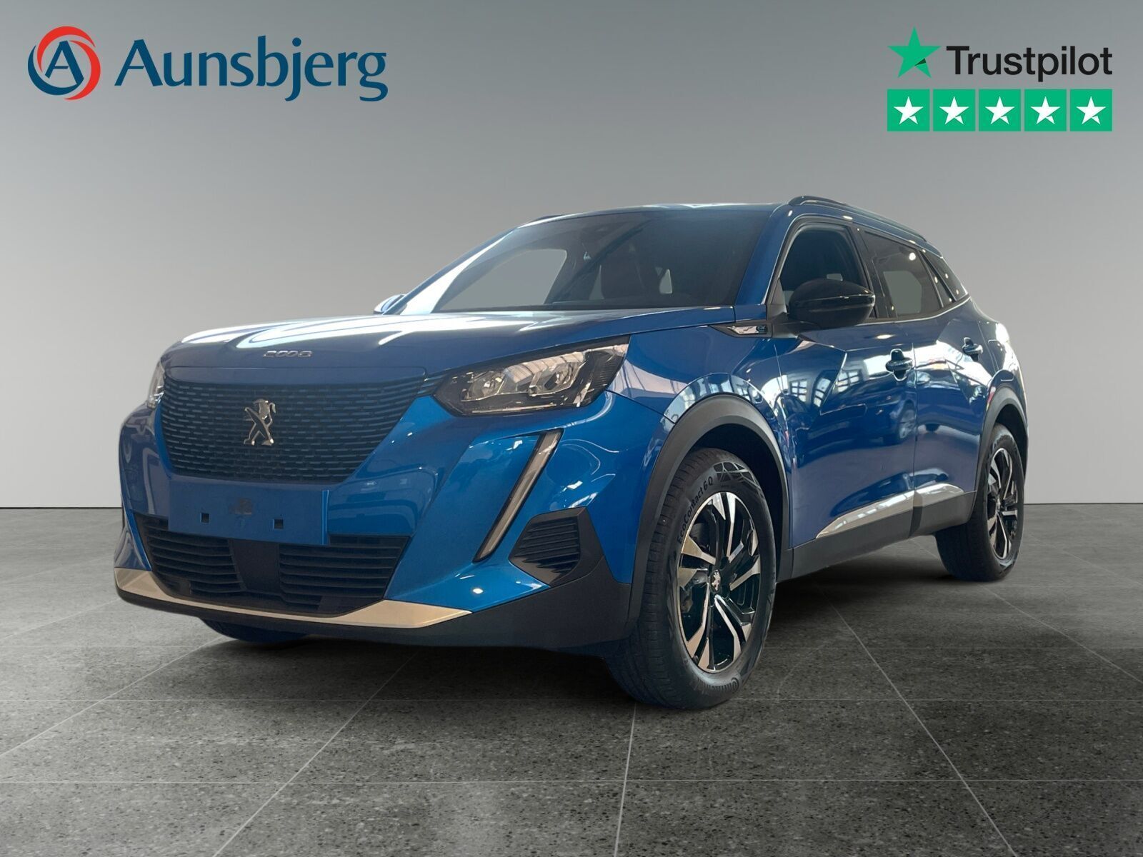 Blå Peugeot e-2008 fra 2023