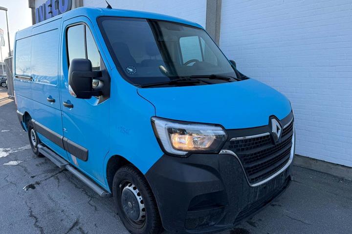 Blå Renault Master IV T33 fra 2019