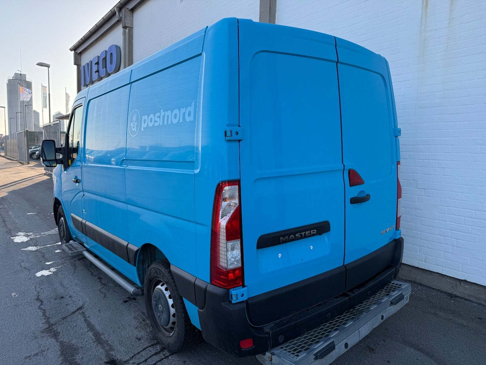 Blå Renault Master IV T33 fra 2019