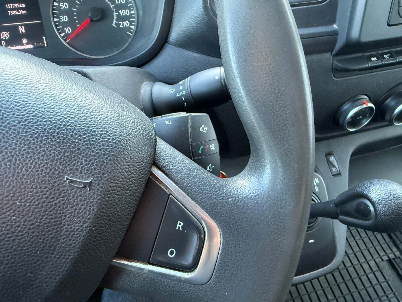 Blå Renault Master IV T33 fra 2019