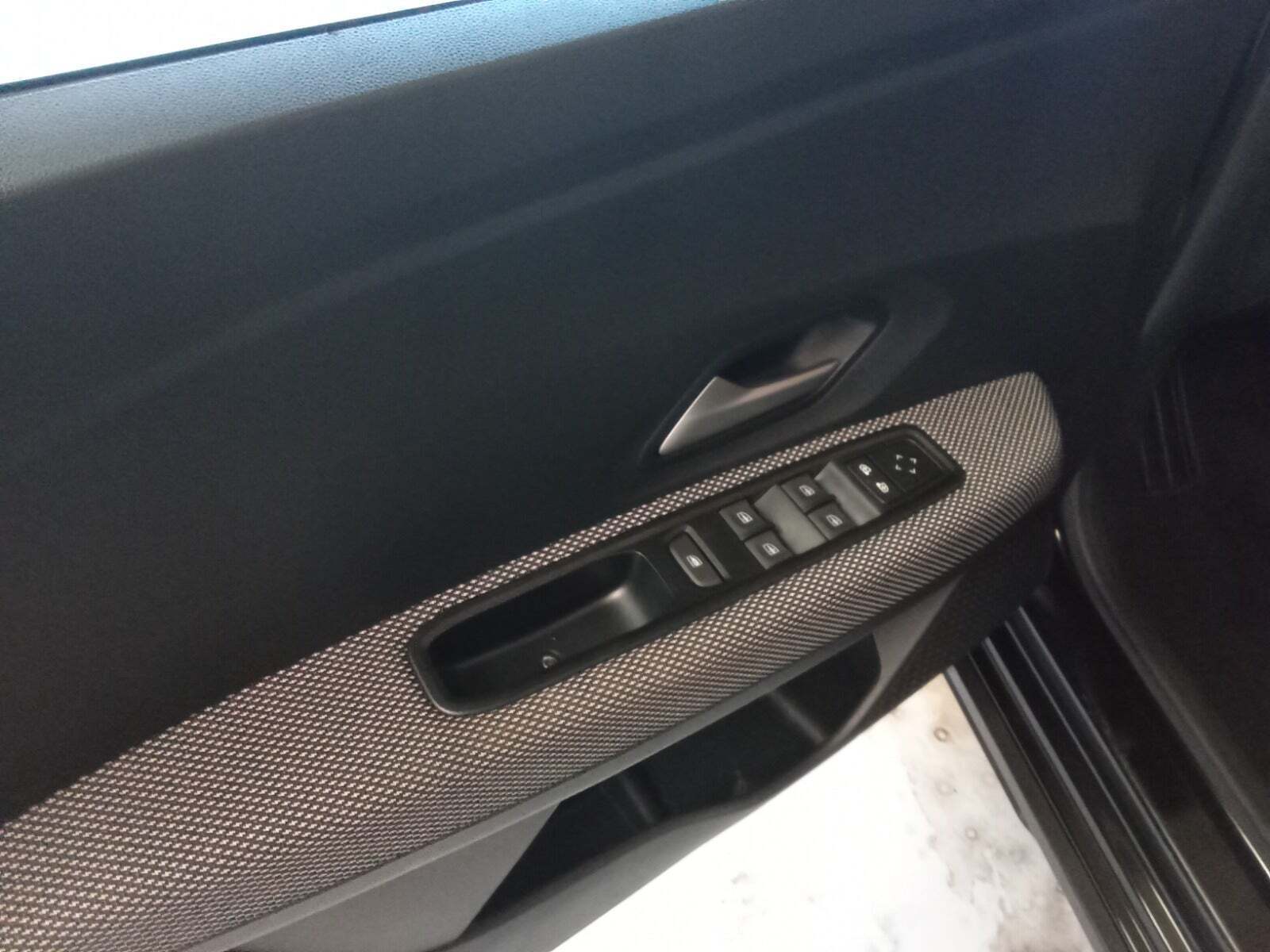 Sort Dacia Sandero fra 2024