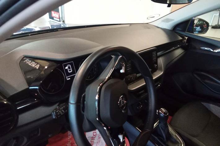 Blå Skoda Fabia fra 2023