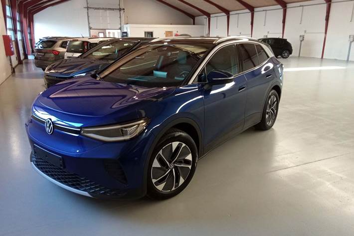 Blå VW ID.4 fra 2025 set udefra