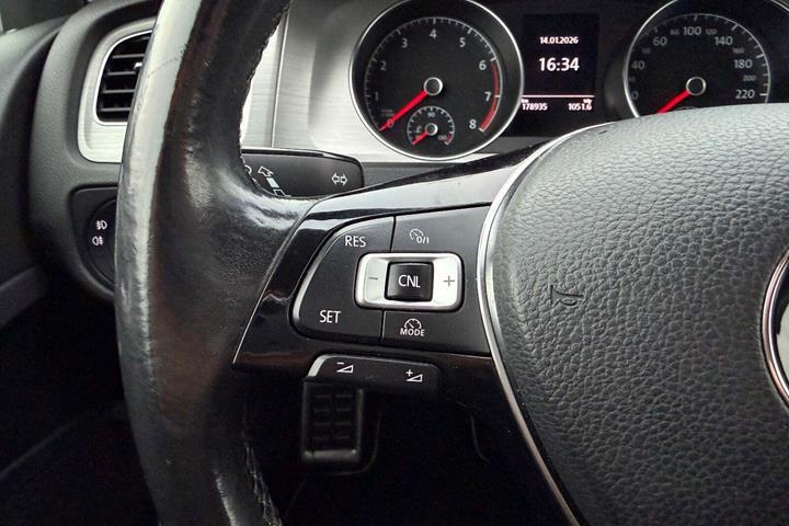 Sølv VW Golf VII fra 2014