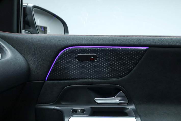 Sort Mercedes EQA250+ fra 2025