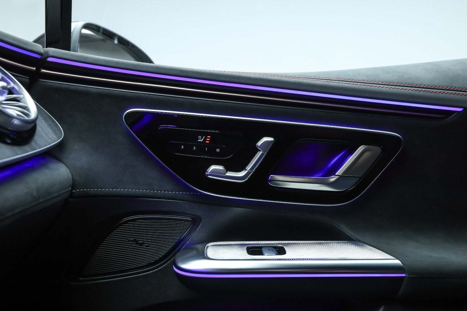 Grå Mercedes EQE350+ fra 2025