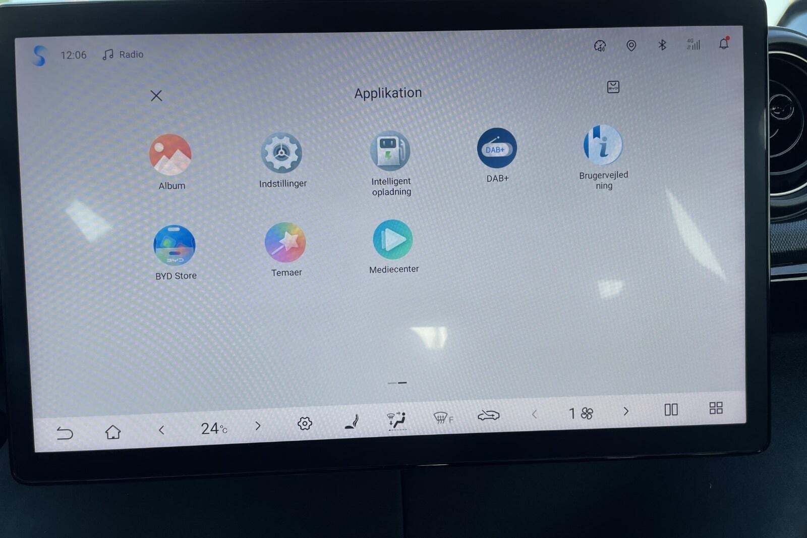 Hvid BYD Dolphin fra 2024