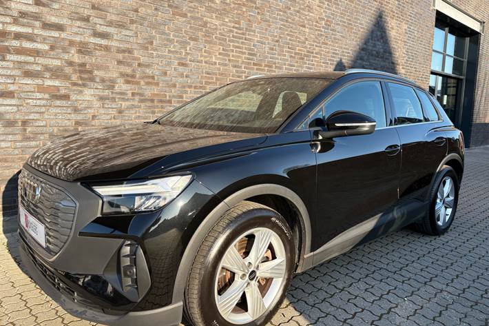 Sort Audi Q4 fra 2023 set udefra