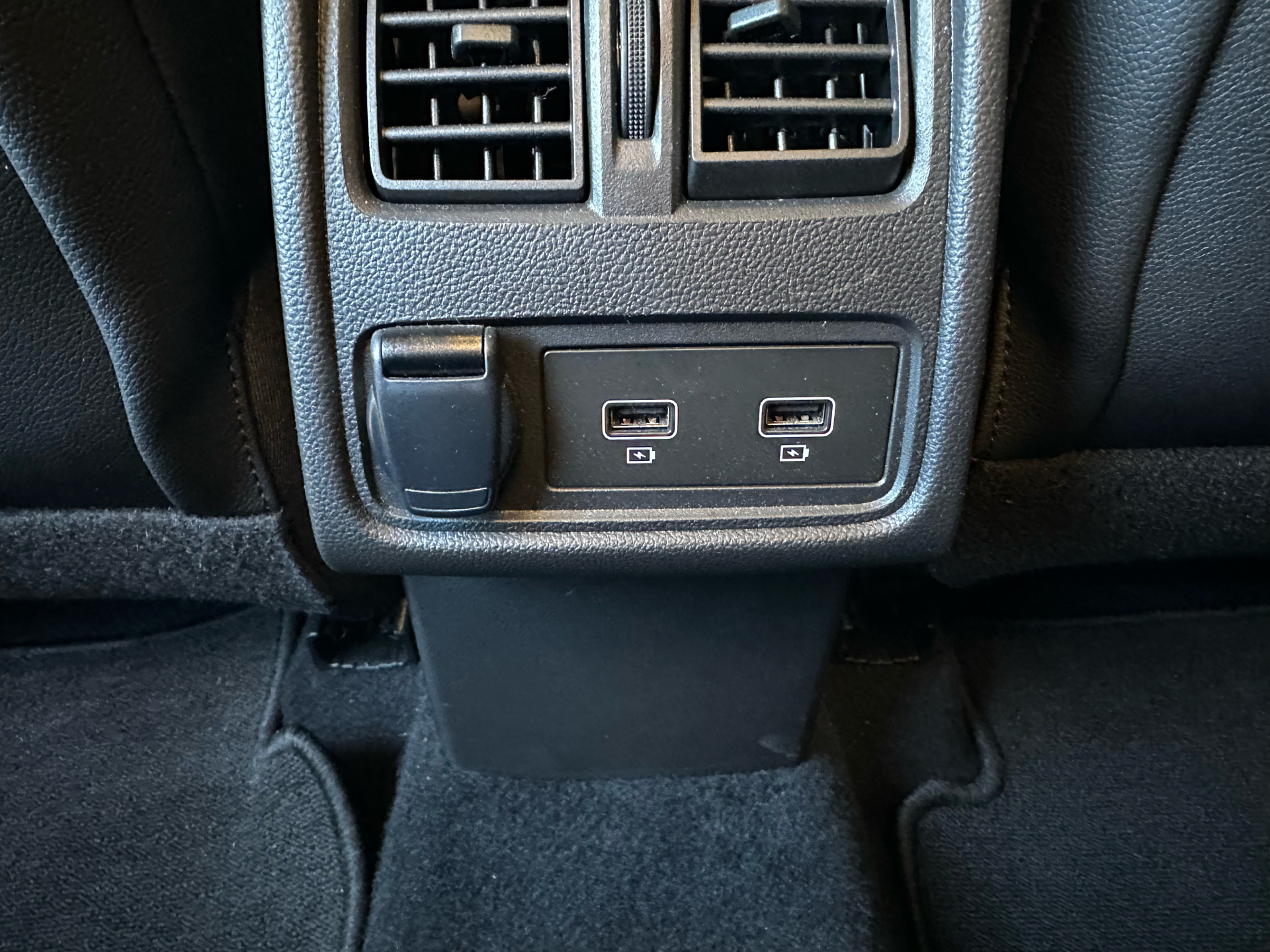 Grå Renault Captur fra 2023