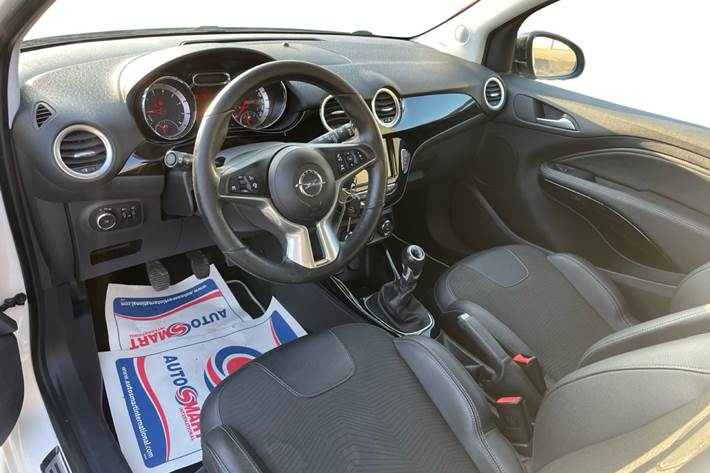 Hvid Opel Adam fra 2016