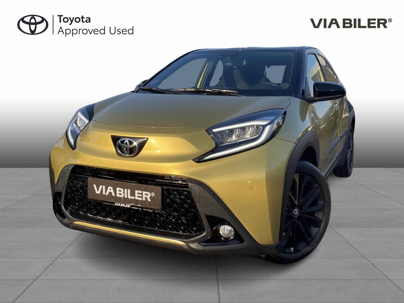 Gul Toyota Aygo X fra 2023