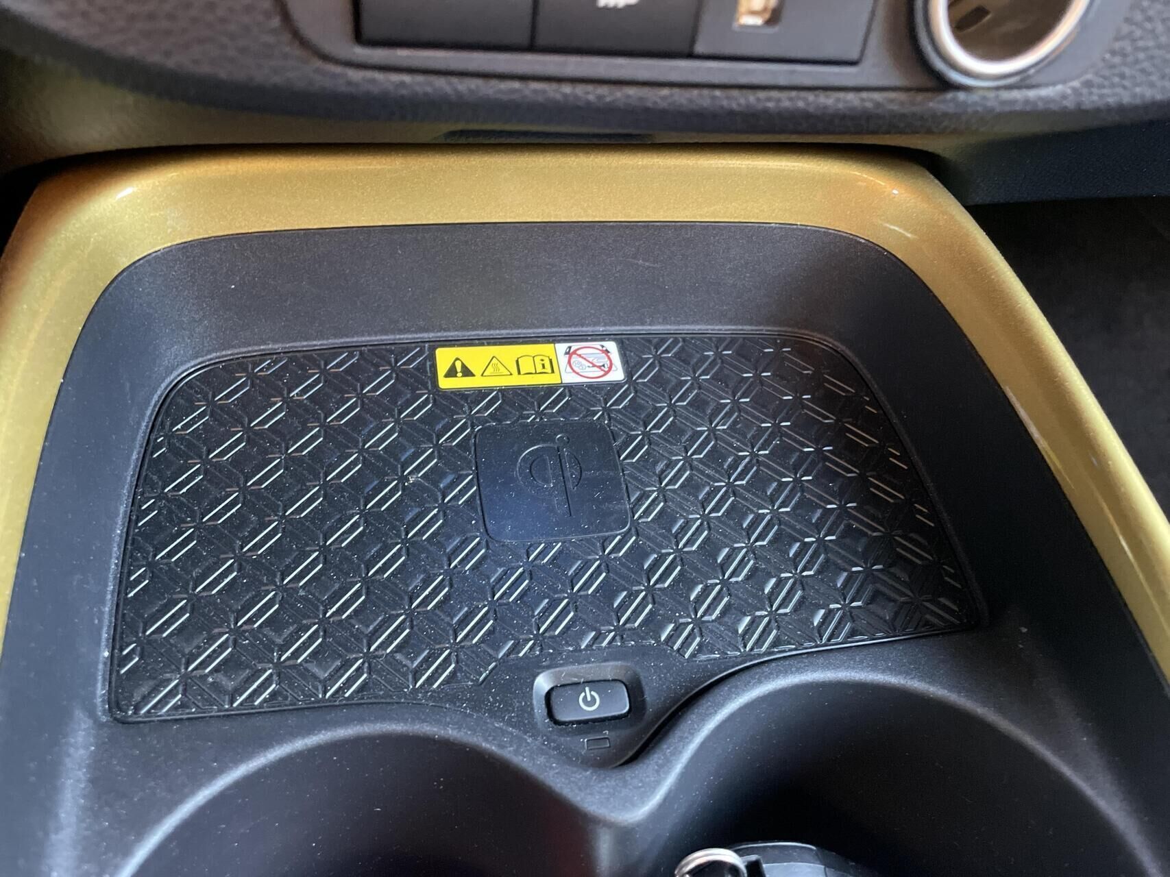 Gul Toyota Aygo X fra 2023