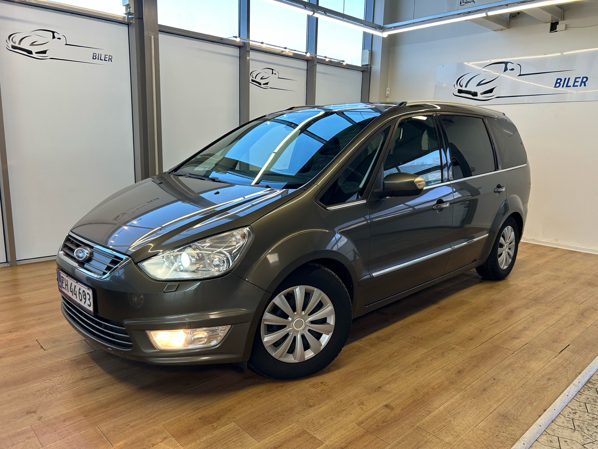 Grøn Ford Galaxy fra 2012