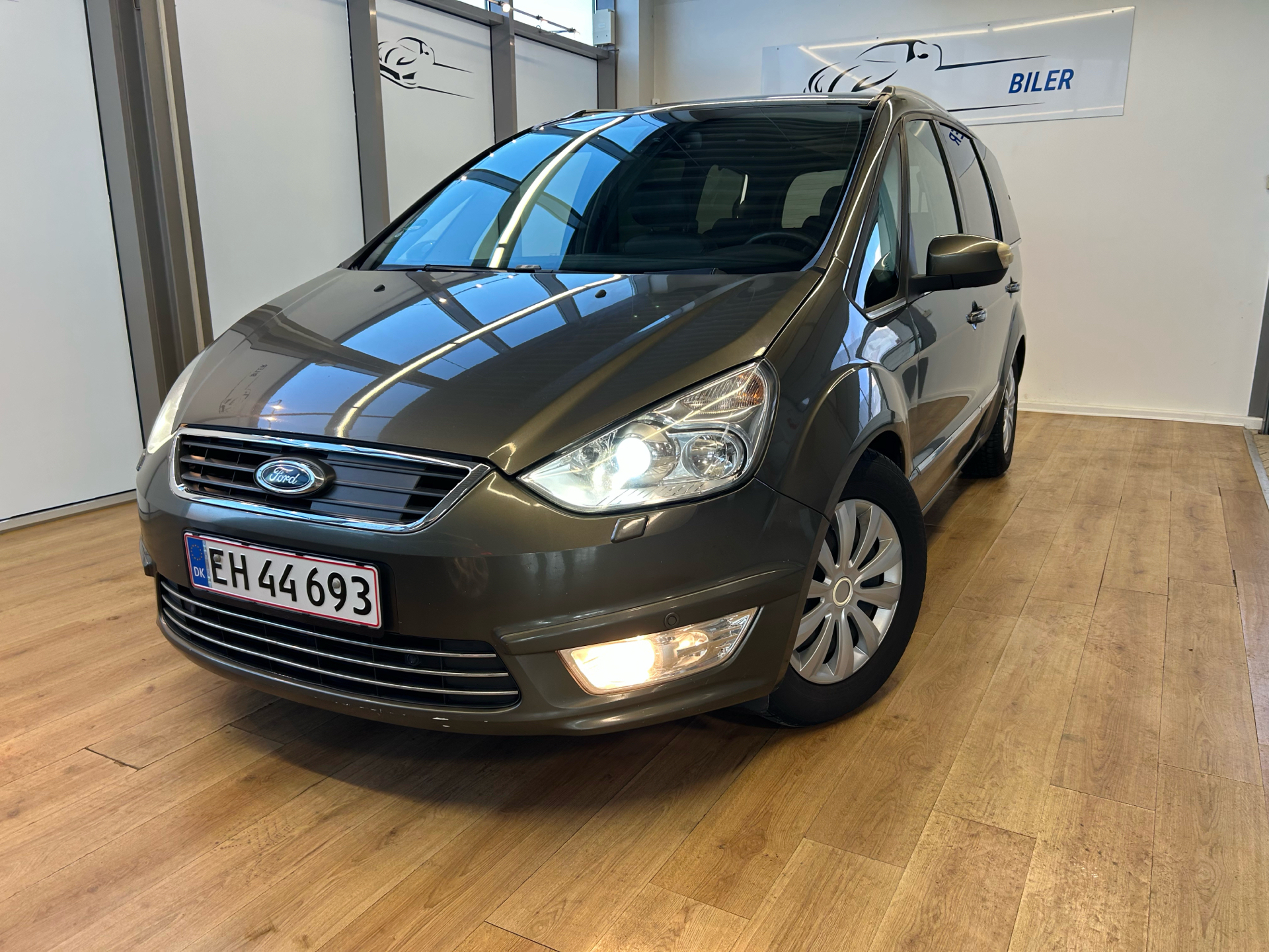 Grøn Ford Galaxy fra 2012