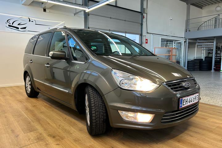 Grøn Ford Galaxy fra 2012