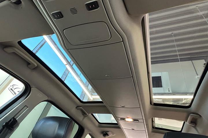 Grøn Ford Galaxy fra 2012