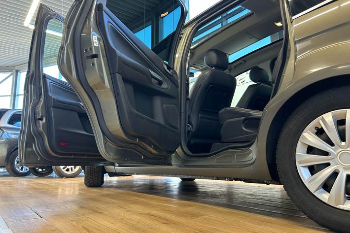 Grøn Ford Galaxy fra 2012