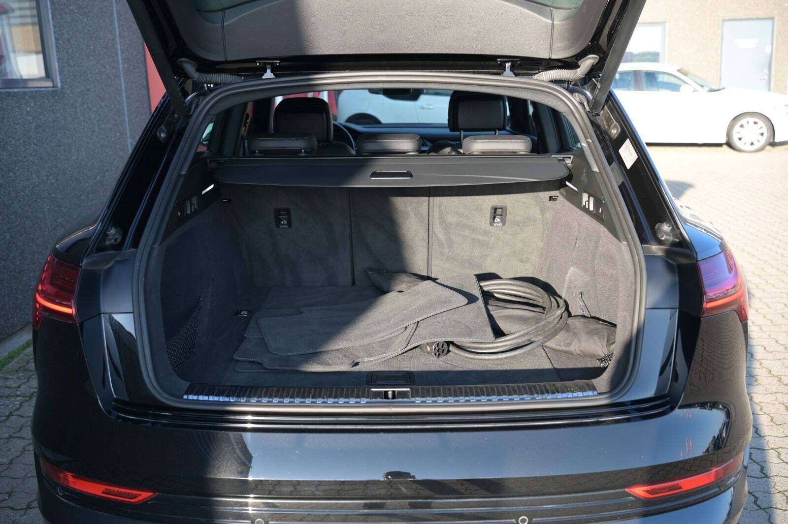 Sort Audi e-tron fra 2022