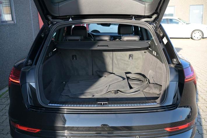 Sort Audi e-tron fra 2022