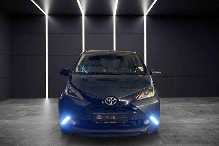 Grå Toyota Aygo fra 2014