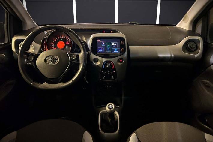 Grå Toyota Aygo fra 2014