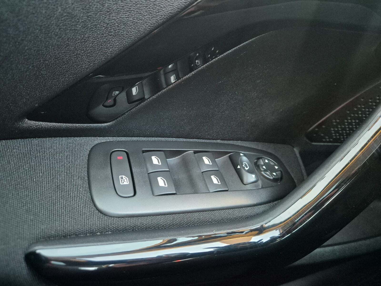 Sort Peugeot 208 fra 2019