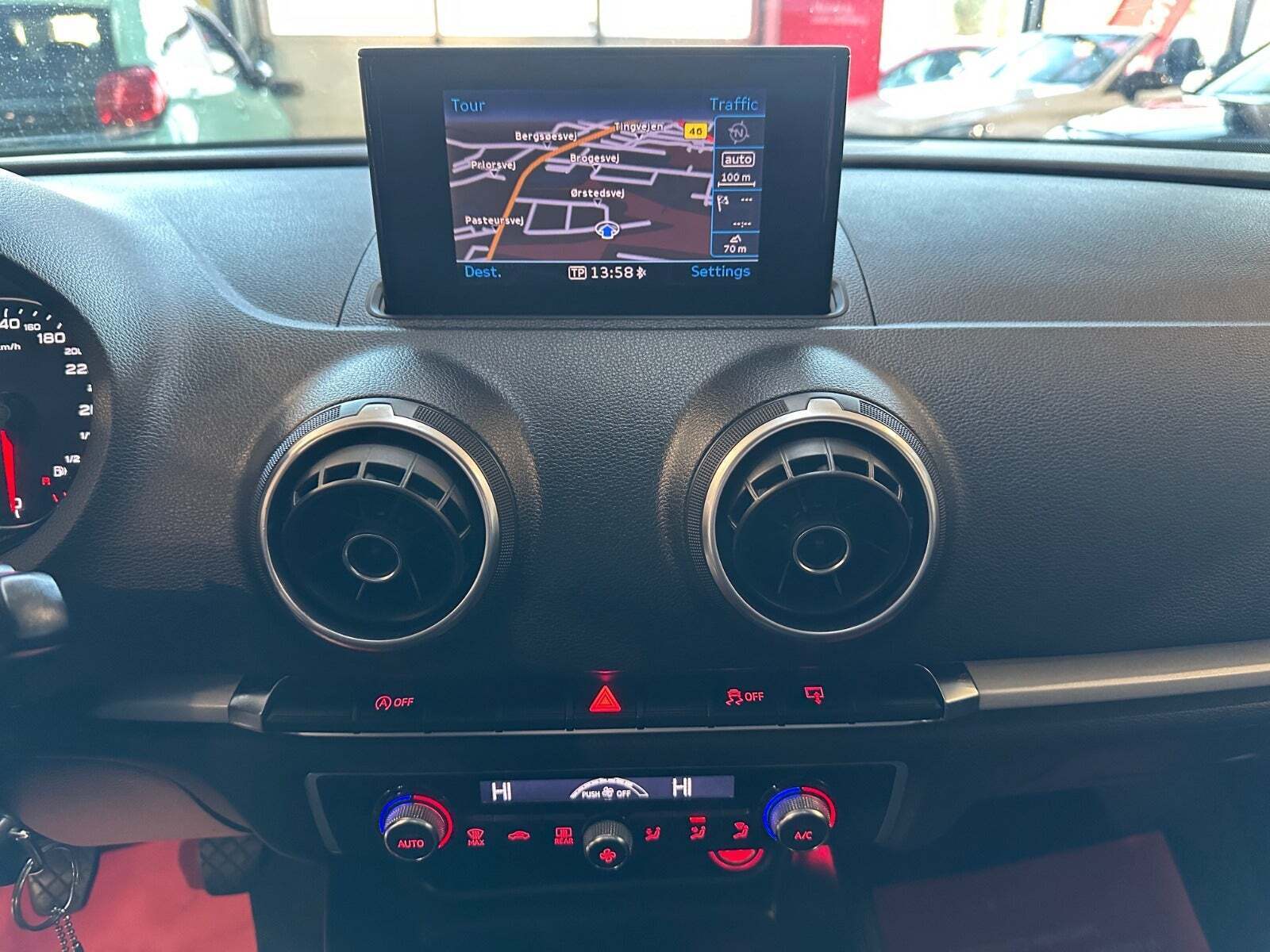 Hvid Audi A3 fra 2013