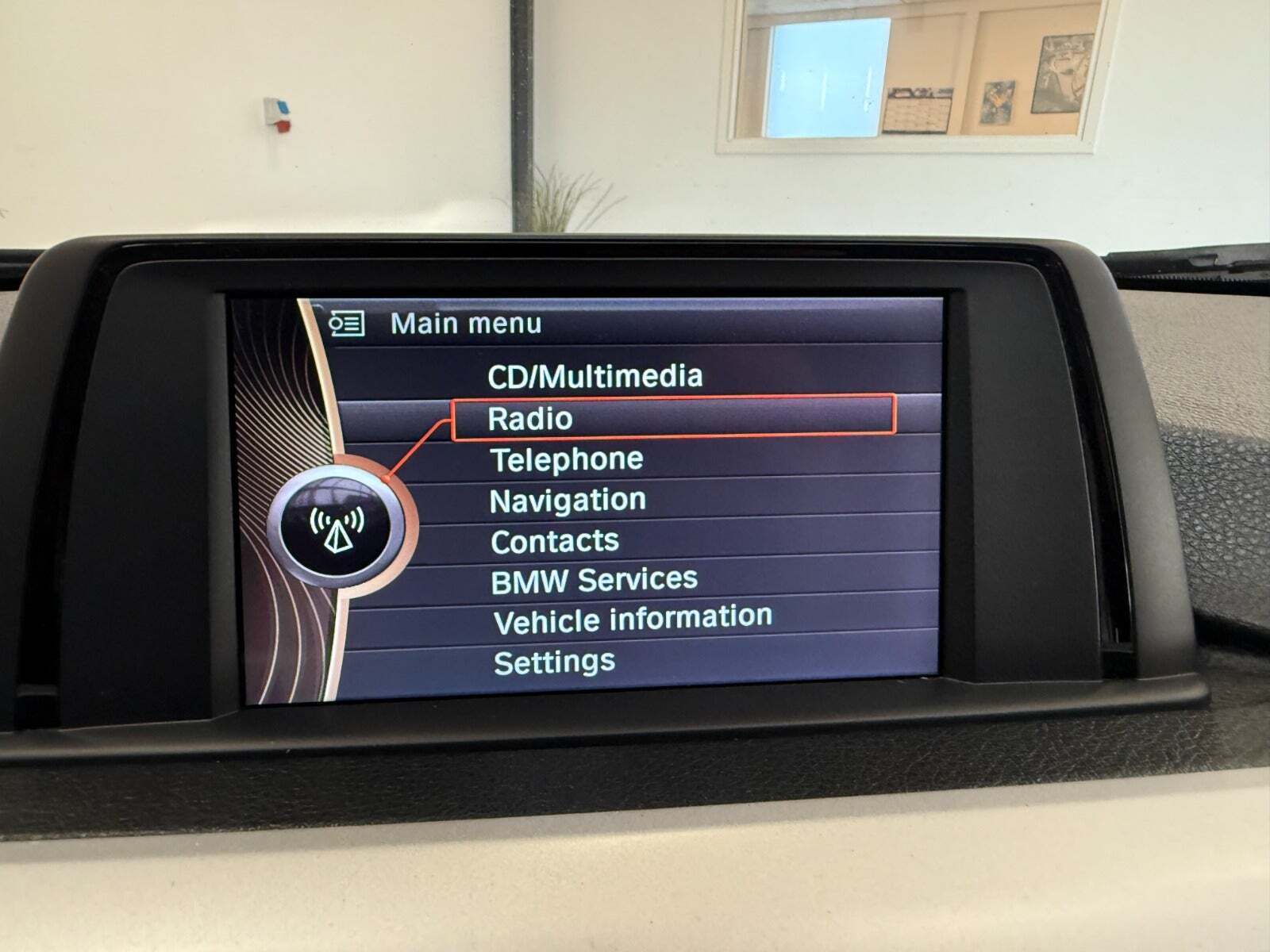 Sort BMW 318d fra 2013