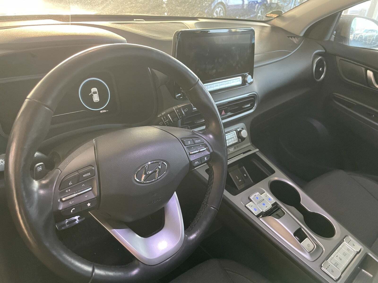 Grå Hyundai Kona fra 2021