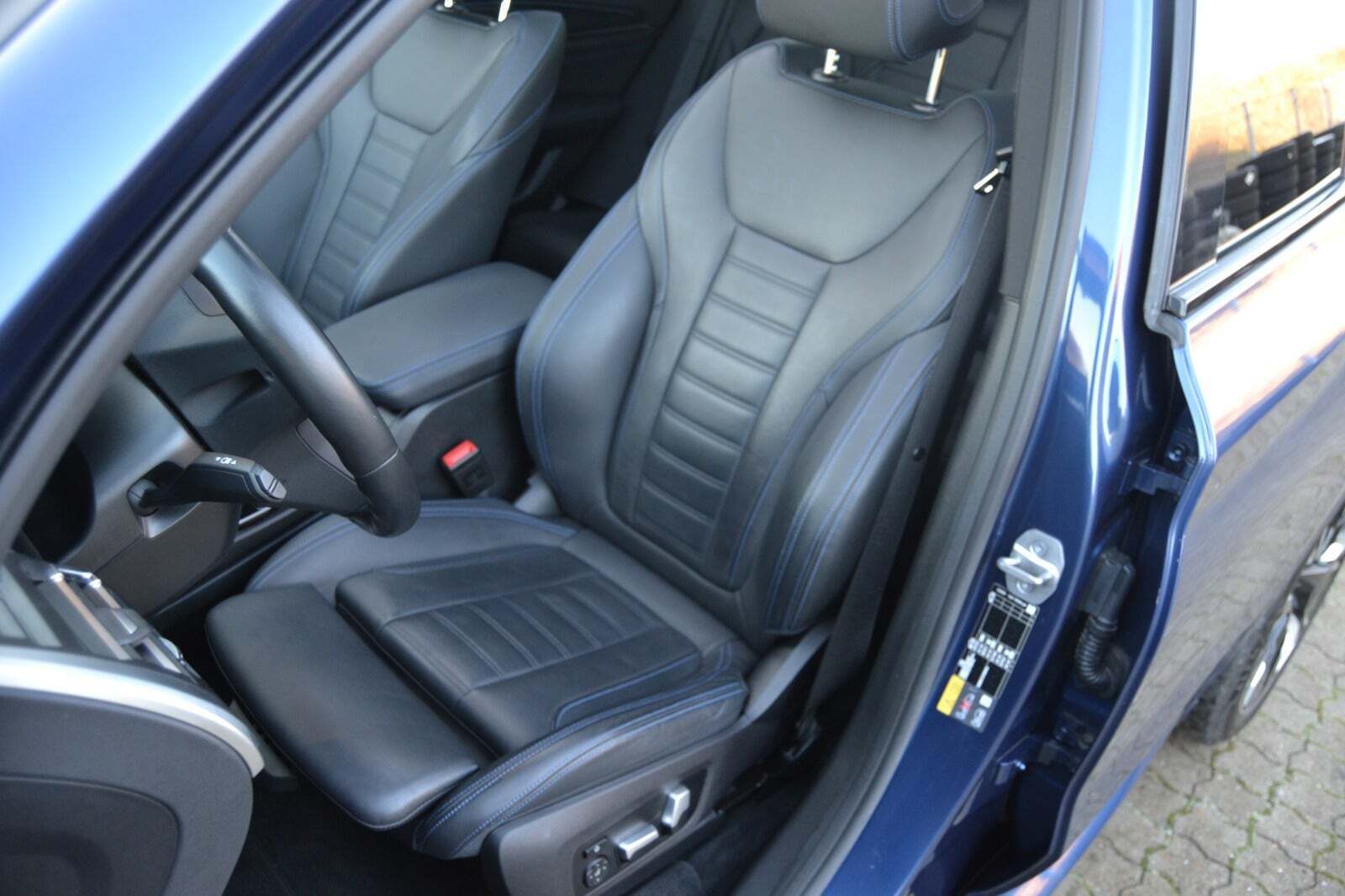 Blå BMW iX3 fra 2022