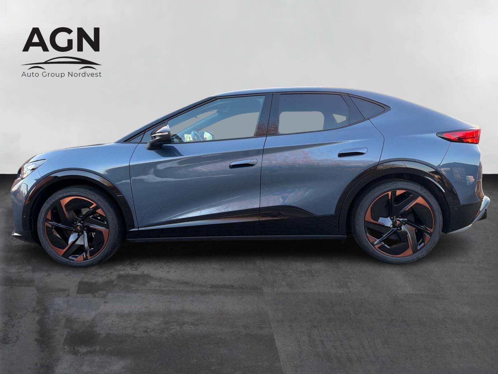 Blå Cupra Tavascan fra 2024