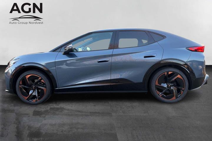 Blå Cupra Tavascan fra 2024