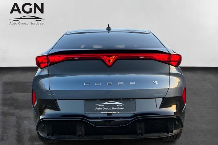 Blå Cupra Tavascan fra 2024